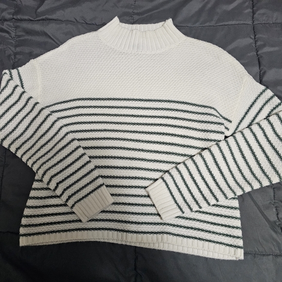 Violet & Roses Sweater - Picture 3 of 3